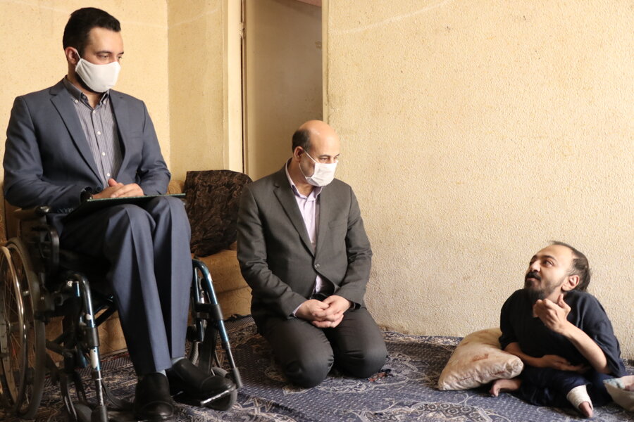 دیدار مدیرکل بهزیستی استان کرمان با هنرمند دارای معلولیت