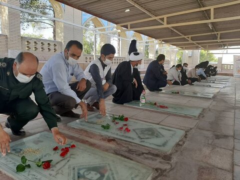 گزارش تصویری/ آیین تجلیل از مقام شامخ شهدا ء توسط مدیران و کارکنان بهزیستی