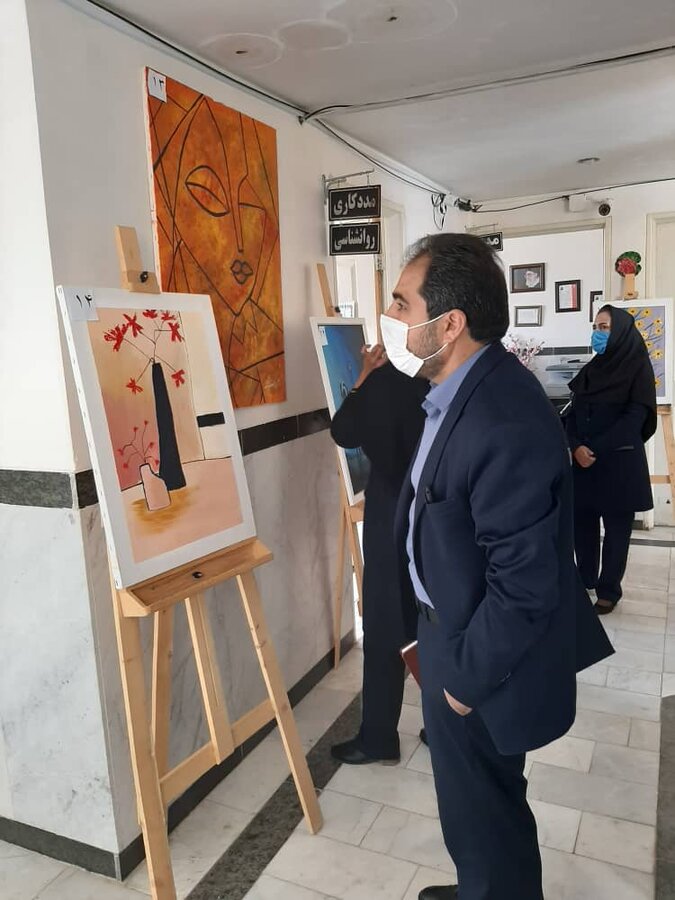 برگزاری نمایشگاه  نقاشی با ۴۰ اثر به مناسبت چهلمین سالگرد تاسیس سازمان بهزیستی در زرند 