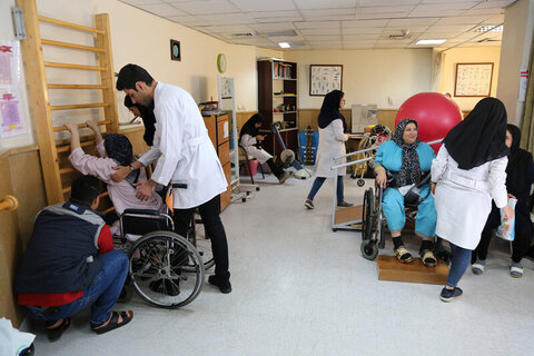 تلاش وزارت رفاه برای تامین ارز دولتی در راستای تهیه لوازم کمک توانبخشی