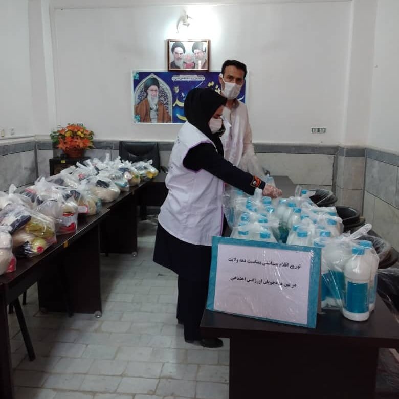 آماده سازی بسته های غذایی و بهداشتی جهت توزیع در میان مددجویان آزادشهری