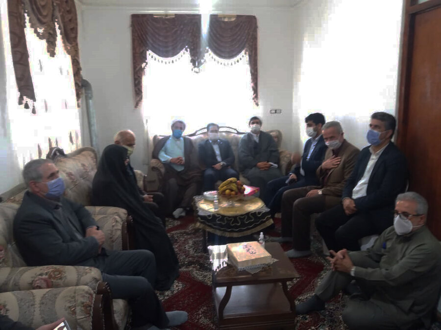 دیدار مدیر کل بهزیستی گیلان با خانواده شهیدان  " علیرضا و شمس الله تسلیمی "