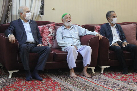 دکتر حاجیونی به مناسبت عید غدیر با خانواده‌های سادات سالمند و معلول تحت پوشش دیدار کرد+ تصویر