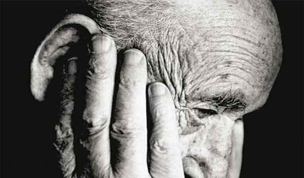 چه عواملی باعث ابتلای سالمندان به افسردگی می‌شود؟