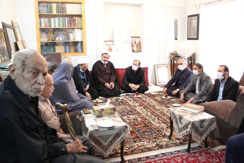 اصفهان|گزارش تصویری| دیدار با خانواده شهید حسن غازی در آستانه هفته دفاع مقدس