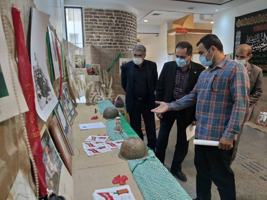 دیدار مدیر کل بهزیستی استان تهران از نمایشگاه هفته دفاع مقدس