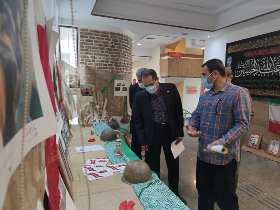دیدار مدیر کل بهزیستی استان تهران از نمایشگاه هفته دفاع مقدس