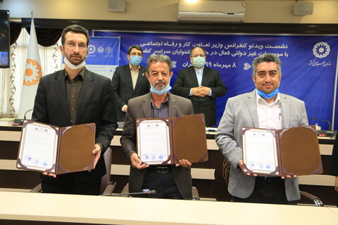 تفاهم نامه زبان اشاره ایرانی به عنوان زبان اشاره مورد وثوق و حمایت همه تشکل های ناشنوایان امضا  شد