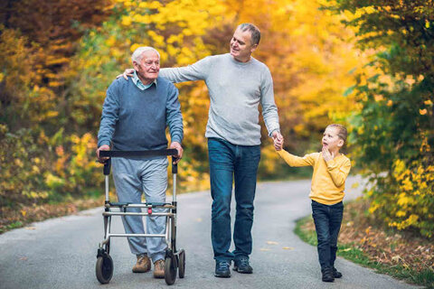 اتخاذ روش‌های حمایتی برای تکریم سالمندان بر پایه سیاست‌های کلی خانواده