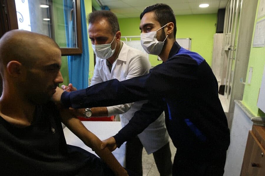 قریب به هزار و یکصد دوز واکسن آنفلوانزا در مراکز شبانه روزی بهزیستی گلستان توزیع شد