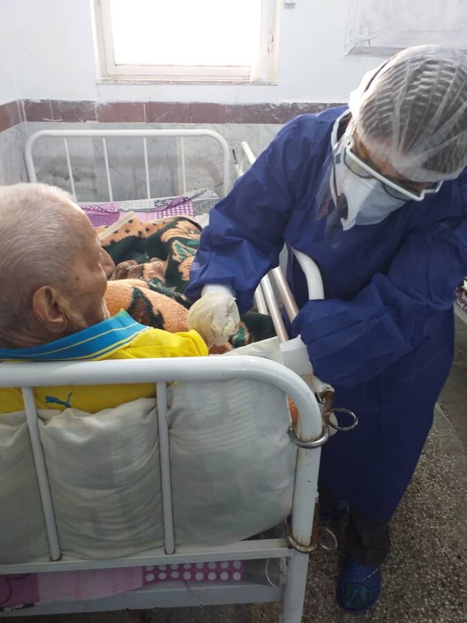  واکسینه کردن  سالمندان مرکز محمدیه شهر بوشهر در برابرویروس آنفولانزا 