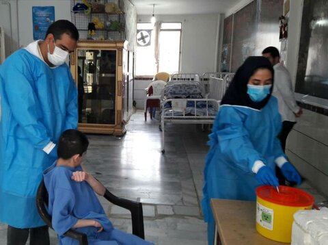 گزارش تصویری | آغاز واکسیناسیون مددجویان بهزیستی استان زنجان