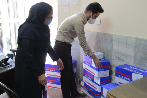 گزارش تصویری | توزیع ۴۰۰ لیتر مواد ضدعفونی کننده در ادارات بهزیستی استان