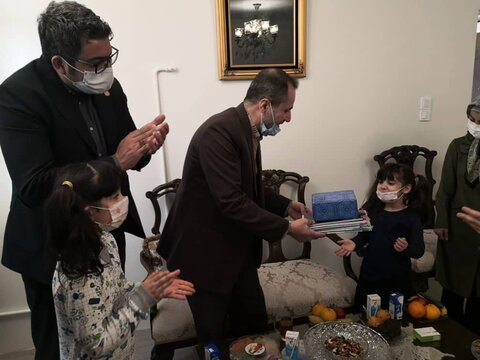 دیدار مدیر کل بهزیستی استان تهران با خانواده پذیرنده دو فرزند معلول