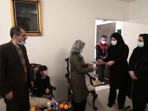 گزارش تصویری| دیدار مدیرکل بهزیستی استان تهران با خانواده پذیرنده دو کودک دارای معلولیت