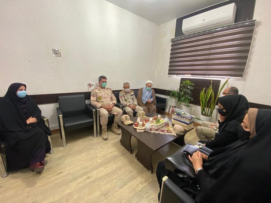 فرمانده مرزبانی استان بوشهر با سرپرست مدیریت بهزیستی شهرستان بوشهر دیدار کرد