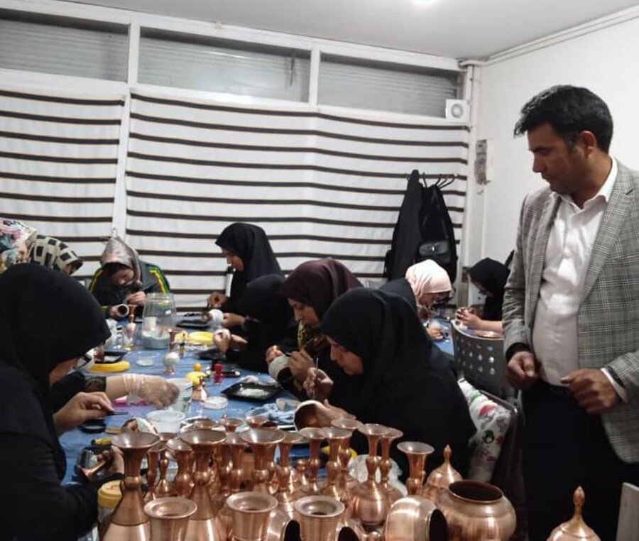 فیروزه | مددجوی توانمند فیروزه‌ای 22 نفر را وارد بازار کار کرده است