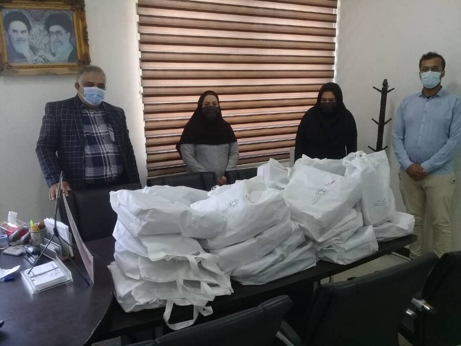 دشتی| اهدای کمک های غیرنقدی از موسسات خیریه تهران به مددجویان تحت پوشش بهزیستی شهرستان دشتی