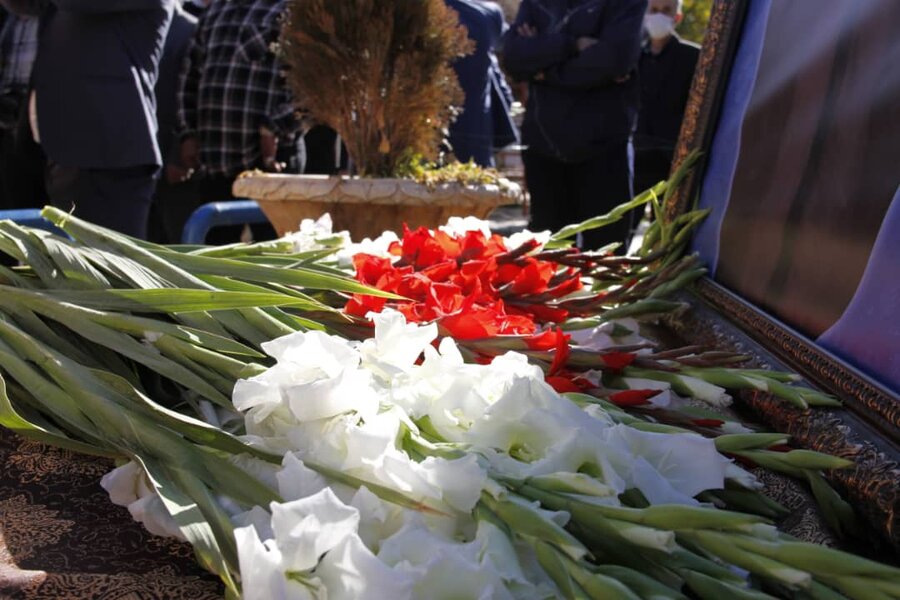 غبارروبی گلزار شهدا در شیراز 
