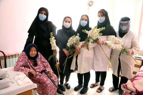 بازدید فراکسیون زنان مجلس اسلامی از مرکز سالمندان کمال به مناسبت روز زن