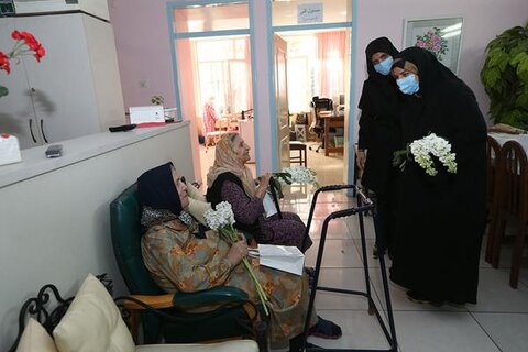 بازدید فراکسیون زنان مجلس شورای اسلامی از مرکز سالمندان کمال به مناسبت روز زن