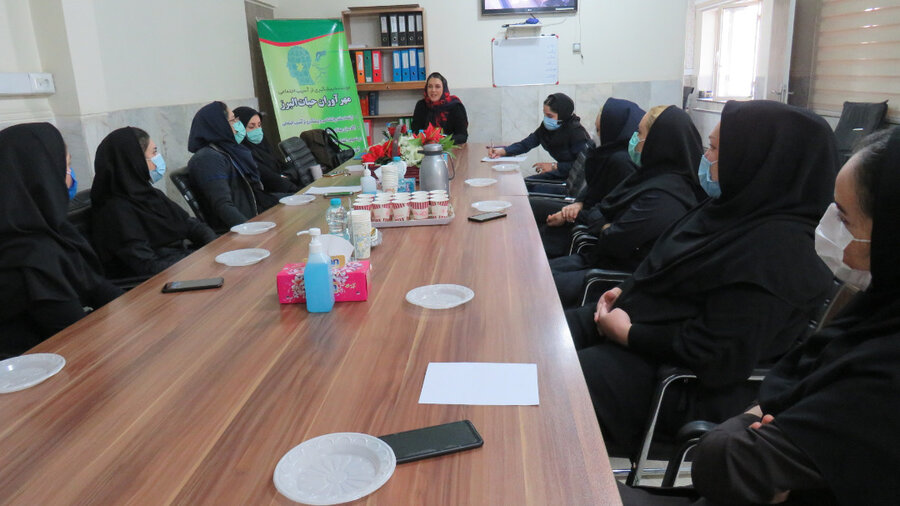 فردیس | برگزاری کارگاه آموزشی ویژه ی بانوان اداره در هفته گرامیداشت مقام زن
