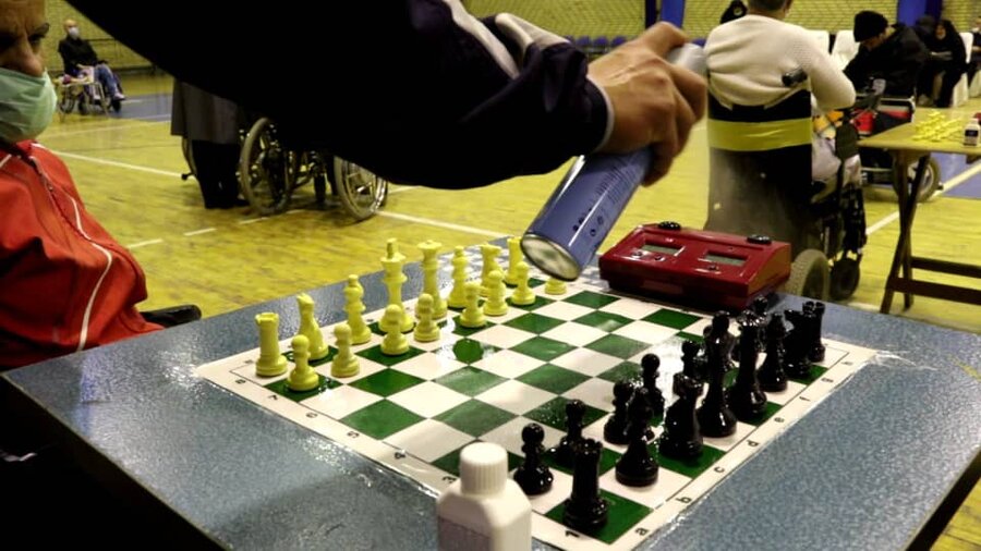 شطرنج بازان معلول به مناسبت دهه فجر مسابقه دادند