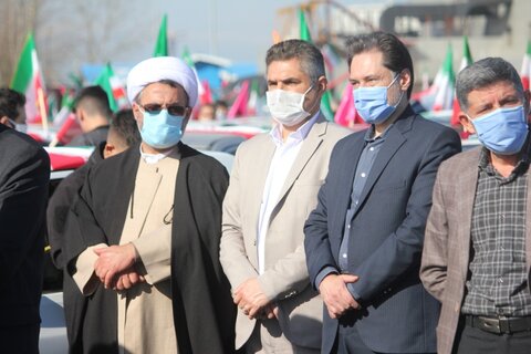 حضور مدیرکل و همکاران بهزیستی گیلان در مانور خودرویی پر شور یوم الله ۲۲ بهمن