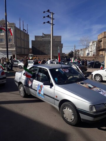 گزارش تصویری | مانور خودروهای خدمات سیار اورژانس اجتماعی ۱۲۳ بهزیستی استان قزوین همزمان با برگزاری راهپیمایی خودرويي یوم الله ۲۲ بهمن