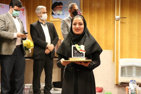 مدیرعامل انجمن خانواده ناشنوایان استان اصفهان به عنوان سه مترجم برتر انتخاب شد 