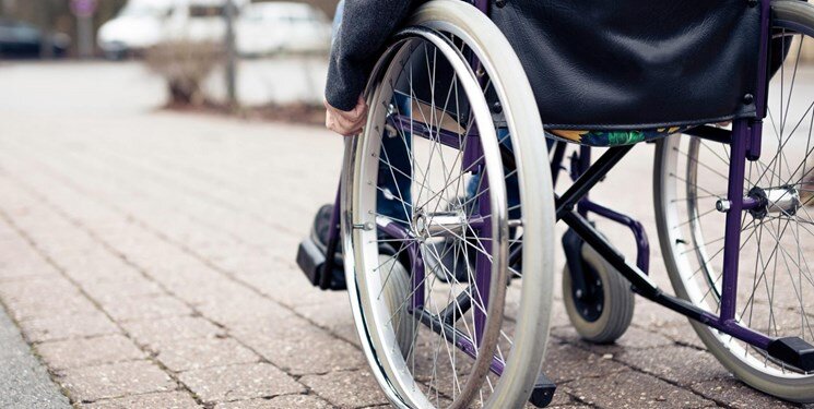 خیرین بستری برای حمایت از ساخت ویلچرهای سبک برای معلولان ایجاد کنند