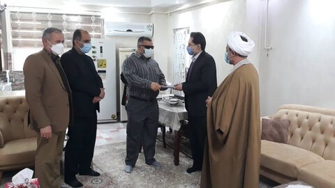 دیدار مدیرکل بهزیستی گیلان با خانواده شهید احمدی به مناسبت روز شهدا