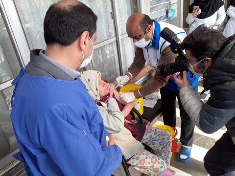 گزارش تصویری | تزریق واکسن کرونا برای سالمندان آسایشگاه فاطمه زهرا قزوین