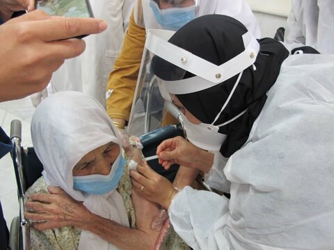 آغاز واکسیناسیون سالمندان علیه کرونا در مراکز بهزیستی خراسان رضوی