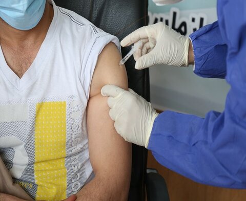 ۲۵۶ نفر از سالمندان و پرسنل شاغل در مراکز اقامتی نگهداری سالمندان استان واکسن کرونا دریافت کردند.