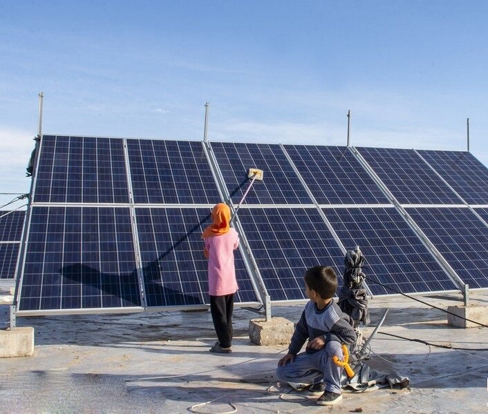 ببینید | گزارش احداث پنل های خورشیدی توسط مددجویان بهزیستی خراسان رضوی