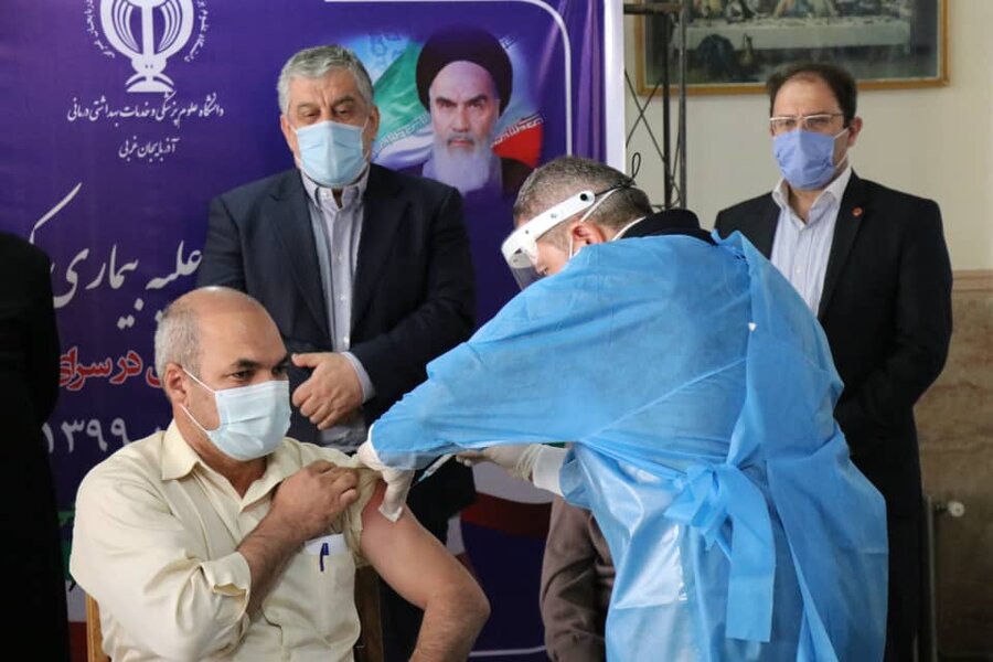 آغاز واکسیناسیون سالمندان در مراکز شبانه‌روزی بهزیستی استان آذربایجان غربی