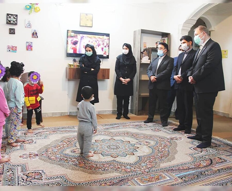 دیدار عیدانه مدیرکل بهزیستی مازندران با کودکان شبه خانواده مرکز مهرآرای شمال شهرستان بابل