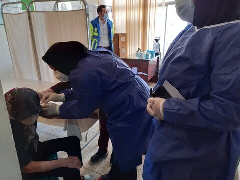 تزریق واکسن کرونا نوبت دوم دربین  مقیمان مراکز سالمندان  استان