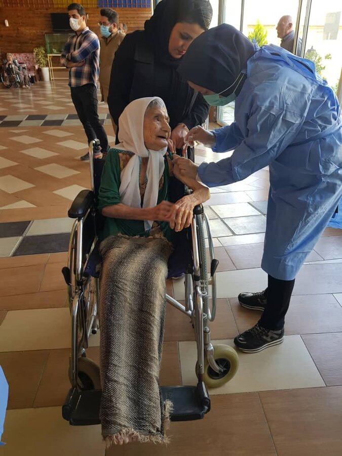 مرحله دوم واکسن اسپوتنیک در مراکز سالمندان بهزیستی کردستان تزریق شد  