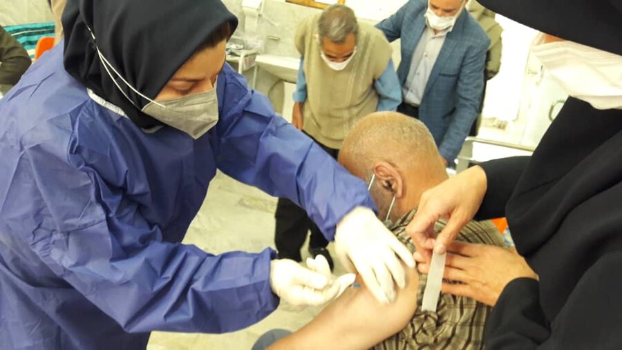 شاهرود | ‌انجام مرحله دوم واکسیناسیون سالمندان مرکز ثامن الائمه شهرستان 