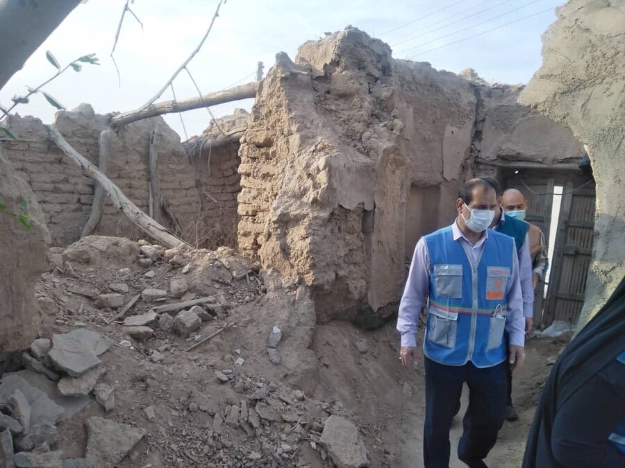  نماینده رئیس سازمان بهزیستی کشور از منازل مددجویان در مناطق زلزله زده شهرستان گناوه بازدید کرد