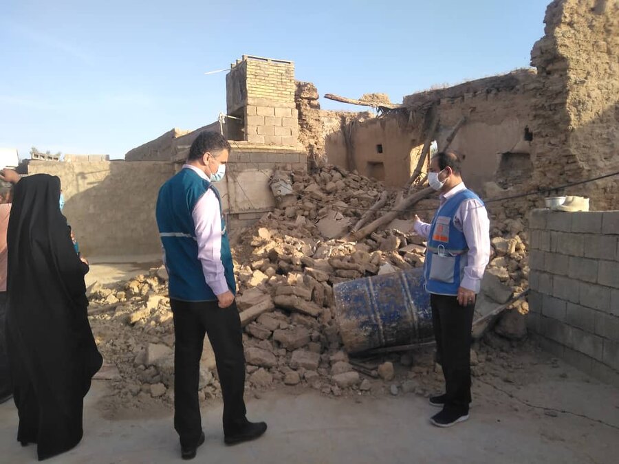 بازدید رئیس دبیرخانه مدیریت بحران سازمان بهزیستی کشور از مناطق زلزله‌زده شهرستان گناوه
