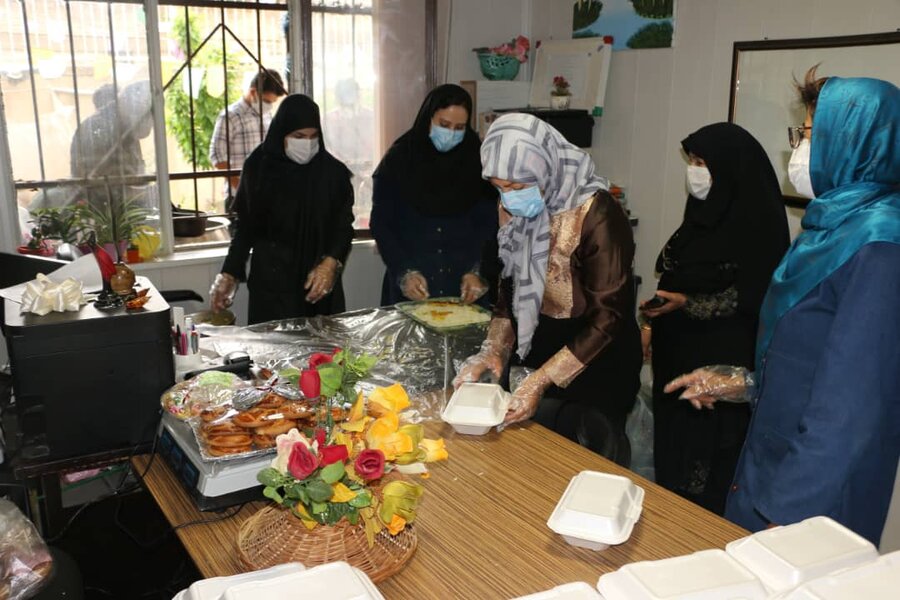 توزیع اطعام در بین نیازمندان توسط موسسه خیریه جوانان محمد رسول الله