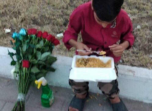 بندرعباس | توزیع غذای گرم بین کودکان کار و خیابانی همزمان با شب شهادت حضرت علی (ع) 