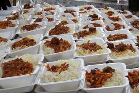 توزیع روزانه ۲۰۰ پرس غذای گرم بین خانواده های تحت پوشش بهزیستی استان