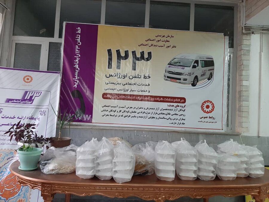 پاکدشت| توزیع غذای گرم در شبهای ماه مبارک رمضان میان مددجویان 