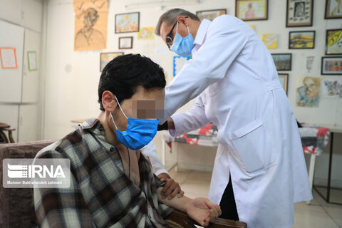 واکسیناسیون بیماران روانی مزمن مقیم در مراکز بهزیستی خراسان رضوی