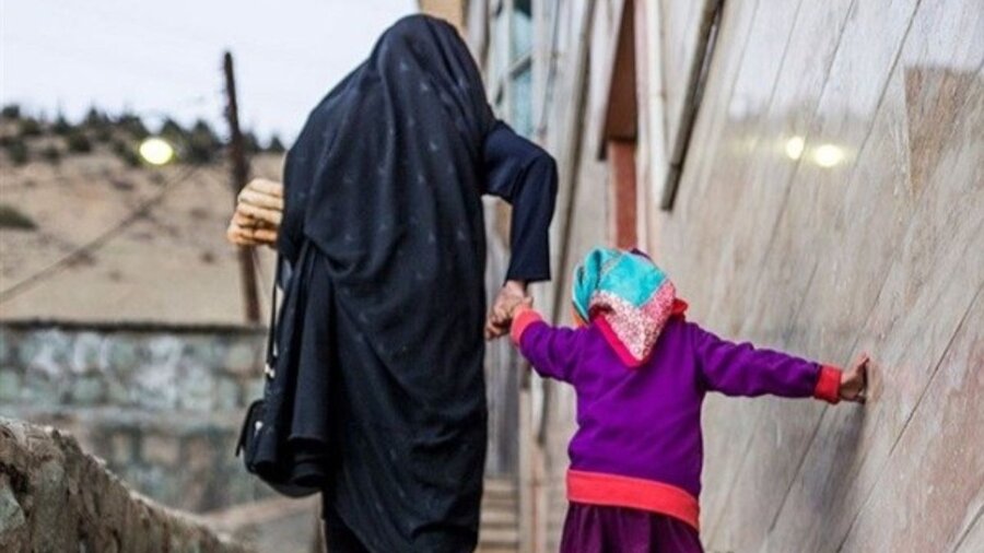 خمینی شهر| آزادی زن سرپرست خانوار زندانی با پیگیری بهزیستی  