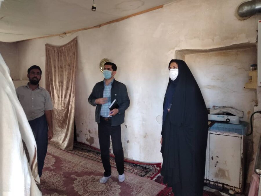 بازدید رئیس بهزیستی جاجرم ازمناطق زلزله زده